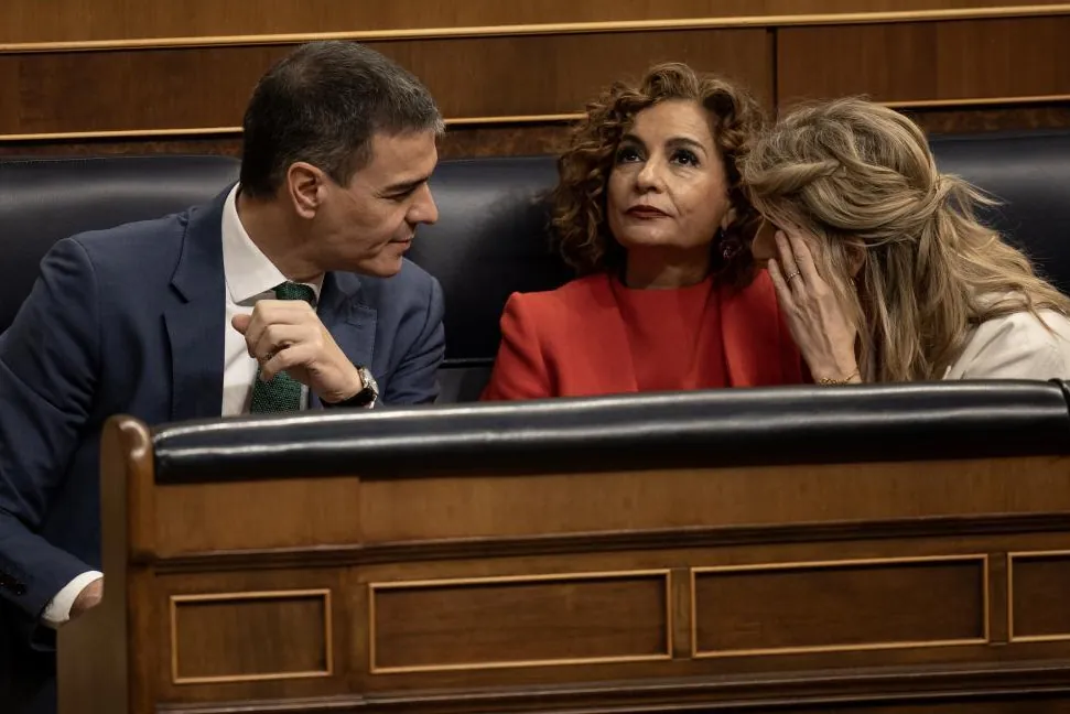 El PSOE cede a la presión de Sumar y sus socios: la ley del embargo a Israel se tramitará de urgencia en el Congreso