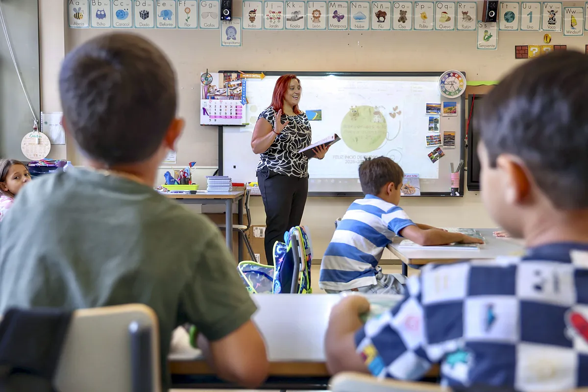 ¿Por qué los colegios tienen peor nota en Matemáticas? La pobreza infantil, el móvil, unos maestros menos formados y las políticas lingüísticas lastran el aprendizaje