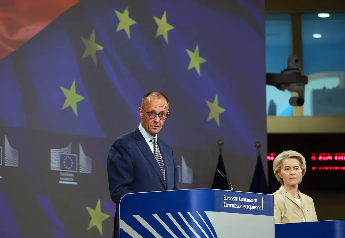 El primer día de Merz en Bruselas: rechaza el anhelo de Sánchez de financiar la Defensa con deuda común y desvela el "miedo" que tuvo sobre el futuro de la OTAN