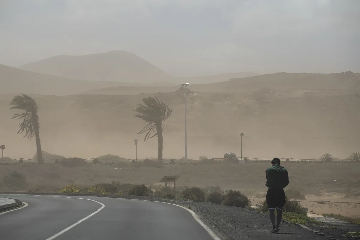 La borrasca Olivier activa avisos naranjas y amarillos en Canarias por viento, lluvias y tormentas