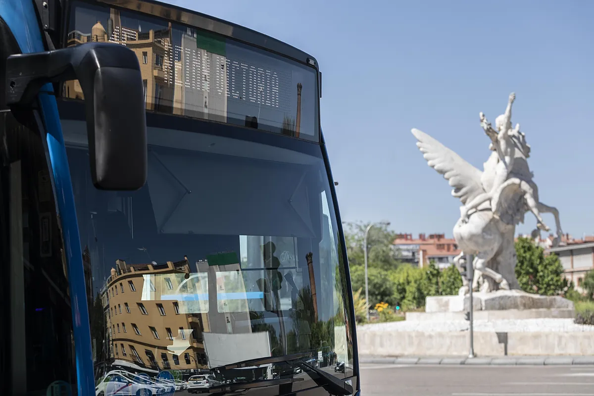 60 autobuses, 1,1 millones de euros en repuestos y ampliación de rutas para aprender a viajar (en superficie) sin la Línea 6 de Metro: "Es el mayor desafío en los 78 años de la EMT"