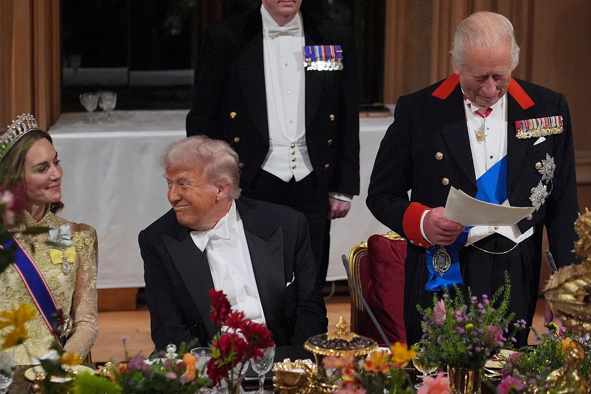 Trump disfruta de una lujosa cena de gala y hacer reír al rey Carlos III en el brindis