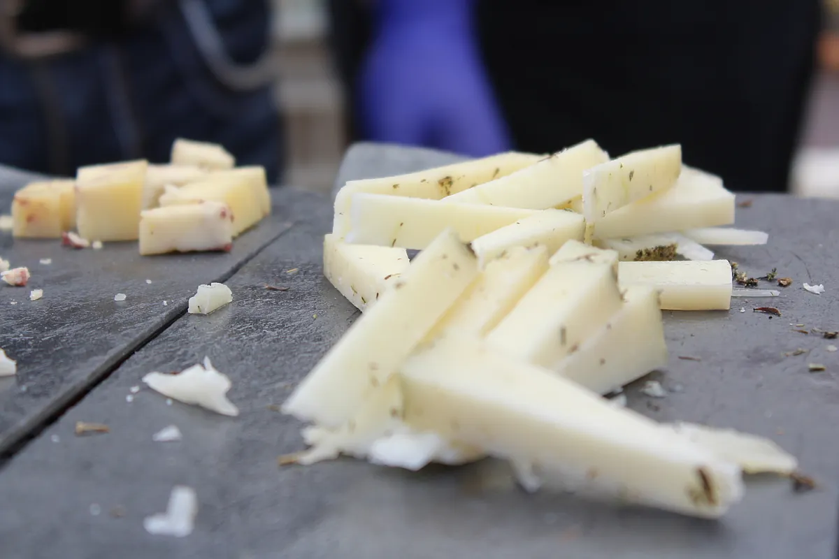 Un estudio relaciona la ingesta de queso a tener pesadillas