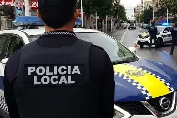 Burgos'ta bir bardan birkaç müşteriye pala ve karabina tehdit ettiği için tutuklandı