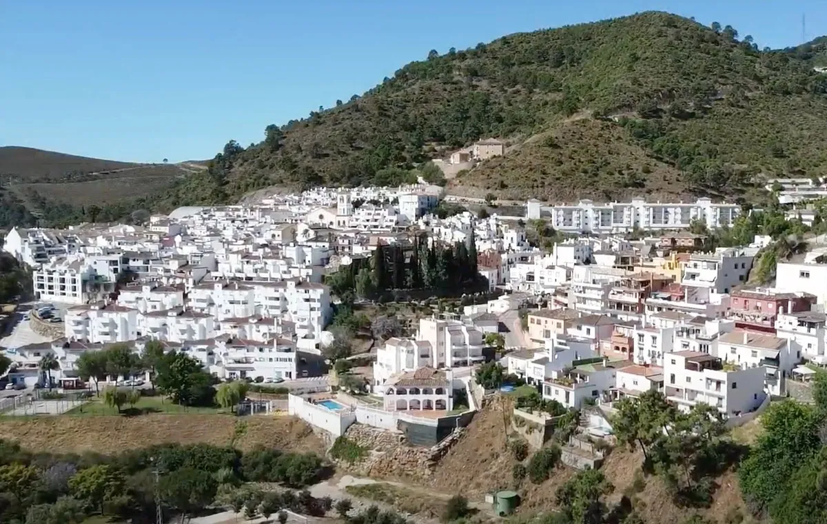 Ni Marbella ni Rincón de la Victoria: este es el pueblo más rico de Málaga y conserva los restos de un castillo del siglo X