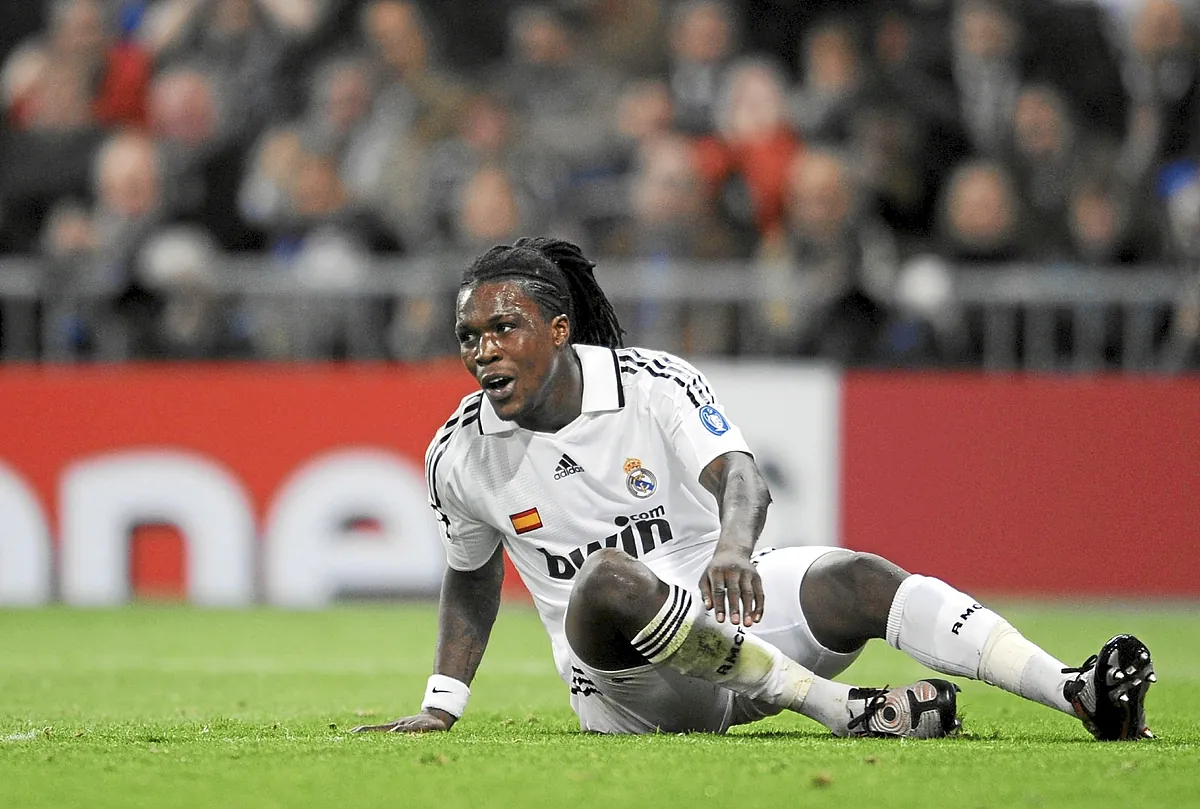 Royston Drenthe, hospitalizado tras sufrir un derrame cerebral