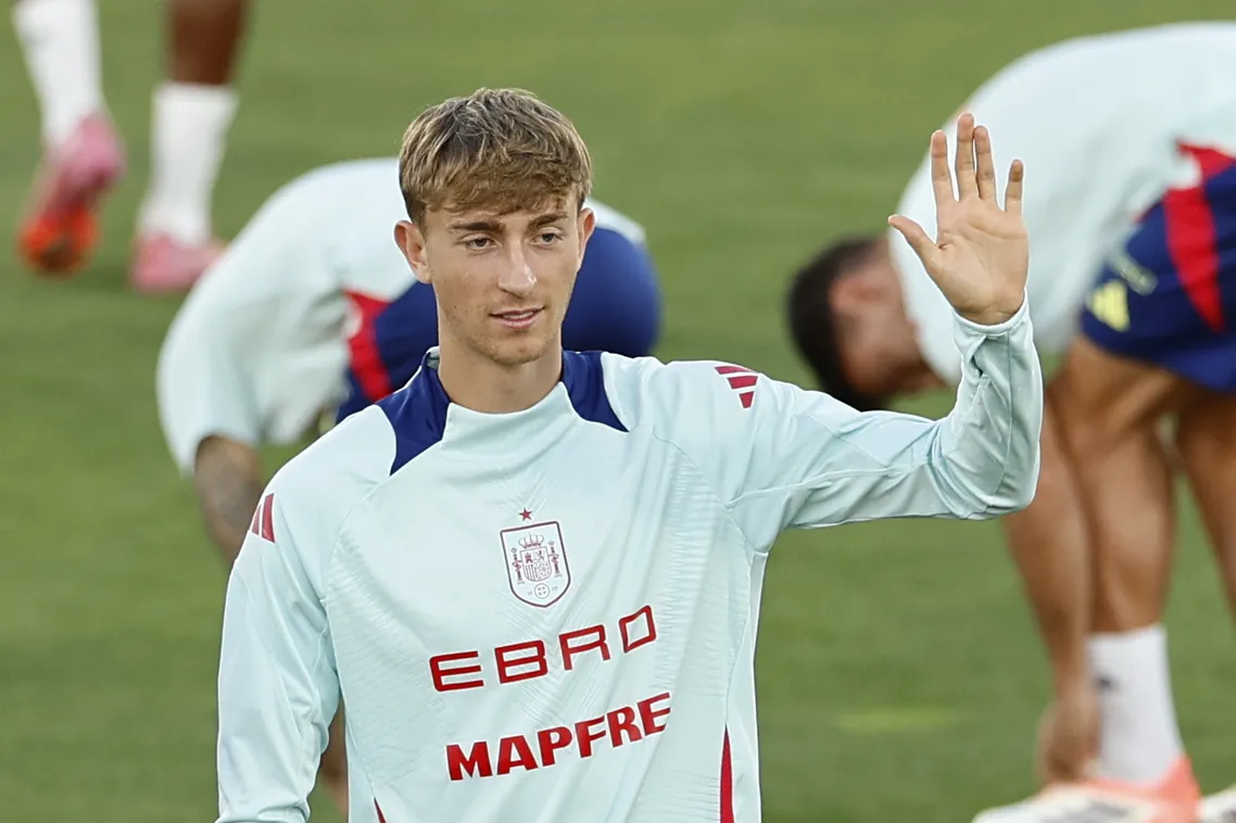 Huijsen sufre una lesión muscular, abandona la concentración de España y le sustituye Laporte