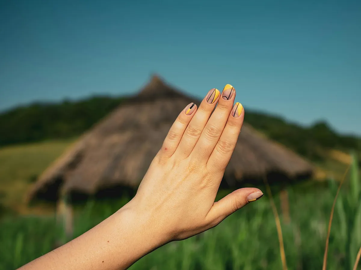 Uñas para septiembre 2025: 8 diseños originales para darle la bienvenida al nuevo curso