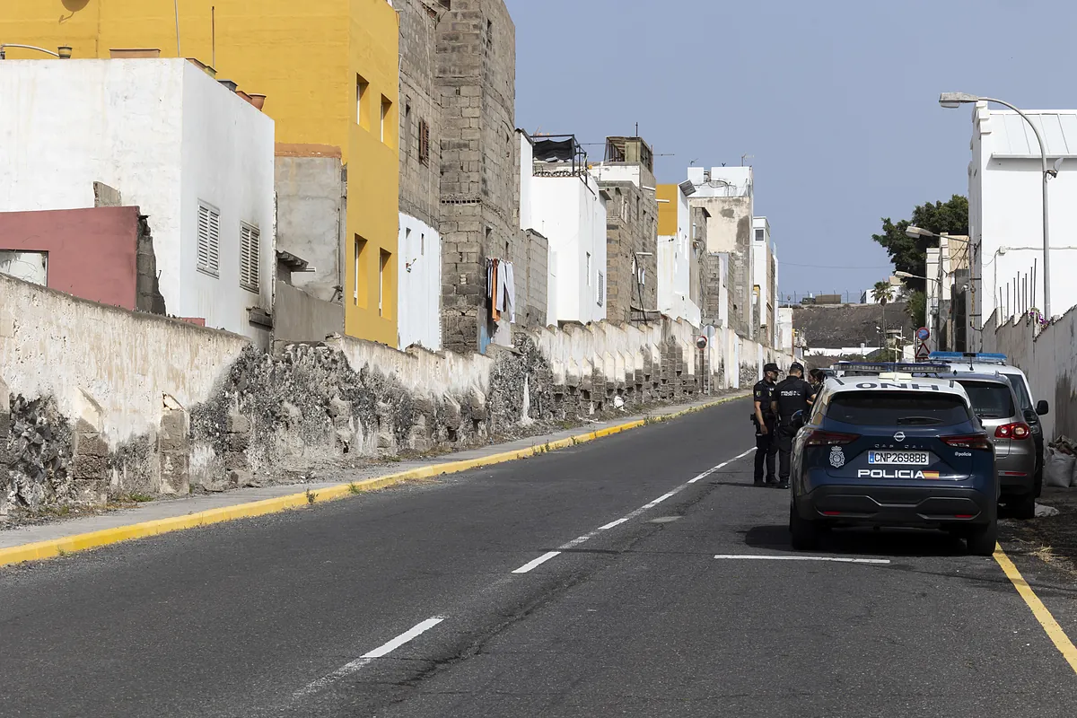 El joven con orden de expulsión detenido en Las Palmas por quemar a una menor tutelada declara que fue un accidente al prenderse el colchón sobre el que estaban fumando