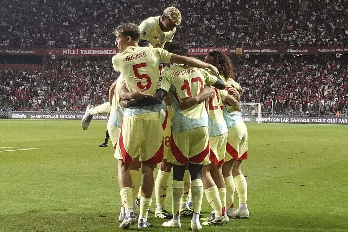 España atropella a Turquía en una noche para el recuerdo y sella casi todo el billete para el Mundial