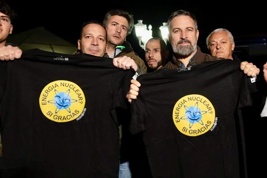 Vox pisa el acelerador en Extremadura: actos de Abascal todos los días, pronuclear y oposición frontal a Guardiola