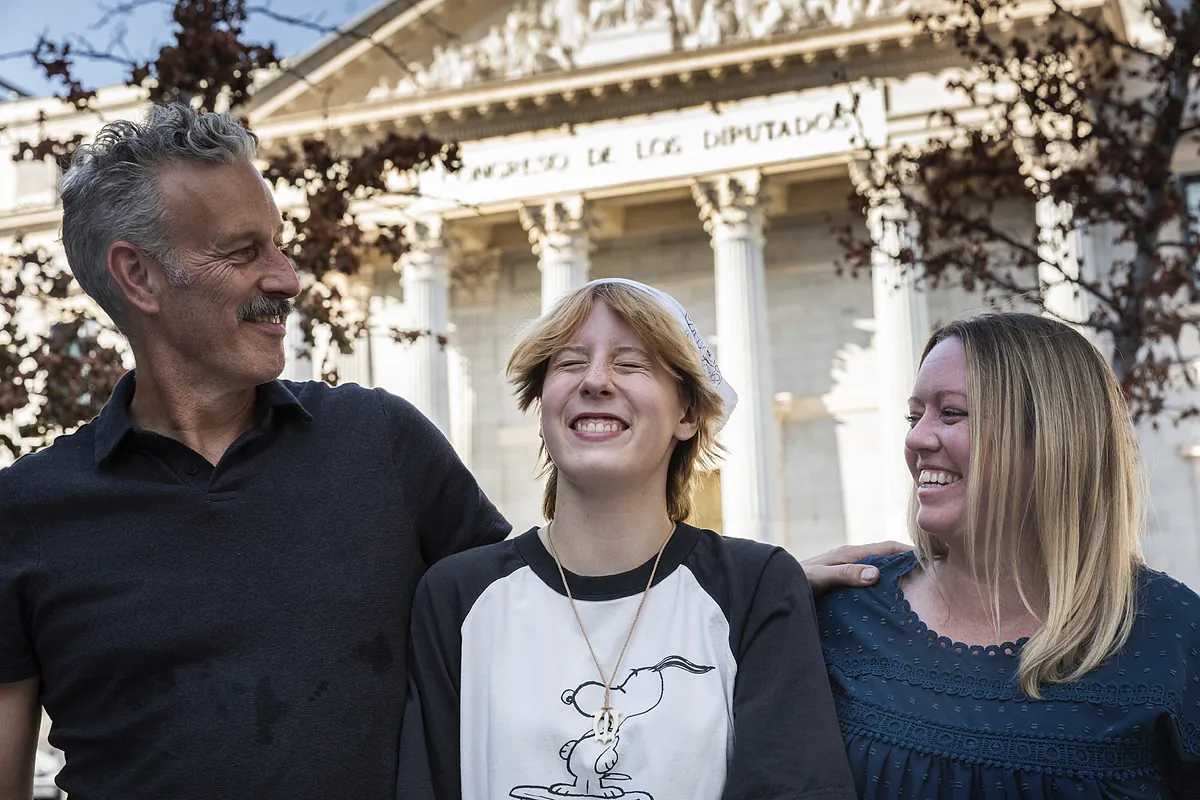 "Nací por gestación subrogada; soy tan humana como cualquiera": La familia estrella del congreso internacional en Madrid que condenan las feministas