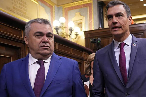 Dimisión de Santos Cerdán y última hora de los audios de la UCO y Pedro Sánchez, en directo | Voces críticas en el PSOE piden a Sánchez "un nuevo tiempo" | España