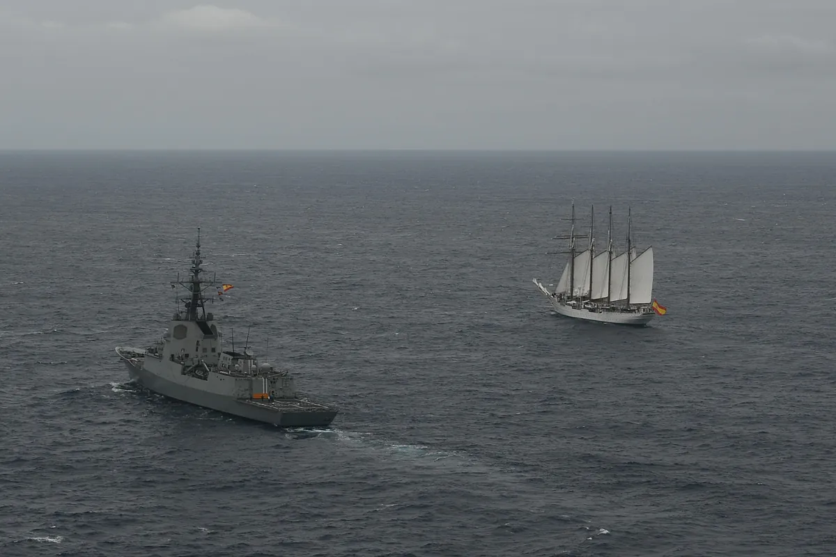 El Juan Sebastián de Elcano y la Blas de Lezo se encuentran en Gijón y la Princesa llega a puerto con sus compañeros