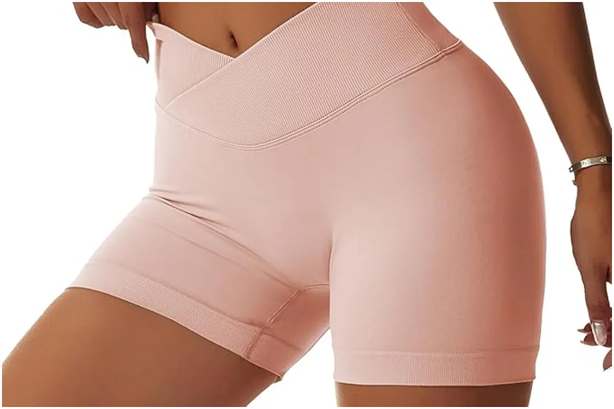 El pantalón corto de mujer más vendido en Amazon cuesta solo 16 euros