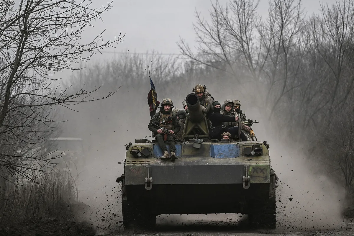 Guerra Ucrania-Rusia, última hora en directo | Putin avisa de que las tropas occidentales en Ucrania serían "objetivos legítimos" para el ejército ruso