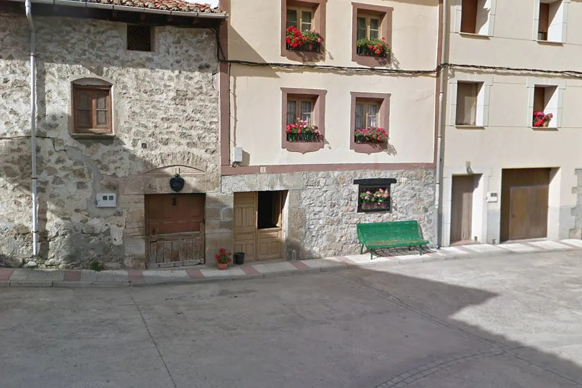 Burgos'taki bir kasabanın evinde yarı çıplak bir kadını öldü ve “bariz şiddet belirtileri” ile bulurlar