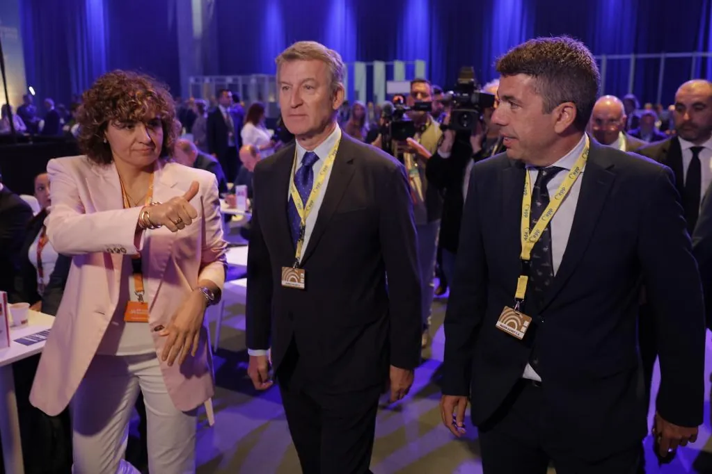 La irrupción de Mazón en el congreso del PP Europeo: del acto sorpresa con Feijóo y Von der Leyen a la  huida  de López Miras y Moreno