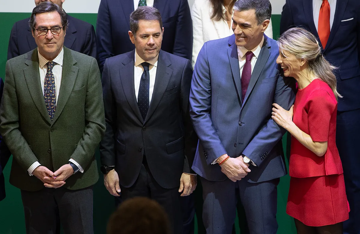 Los empresarios se preparan contra ocho medidas "finales" del Gobierno: desde el registro horario al SMI o poder sindical en pymes
