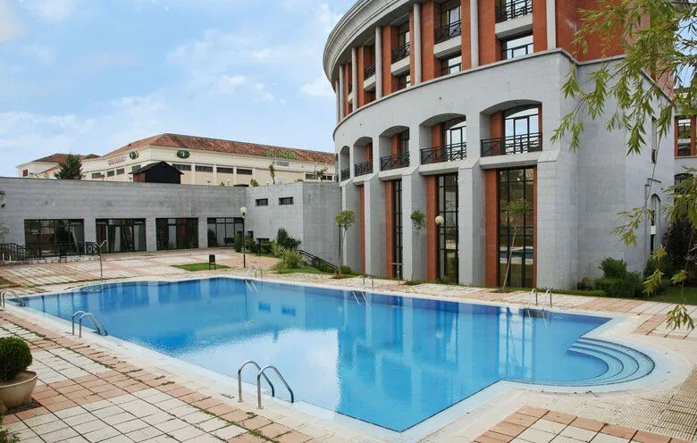 Un niño de 10 años, grave tras sufrir un ahogamiento en la piscina de un hotel de Mérida