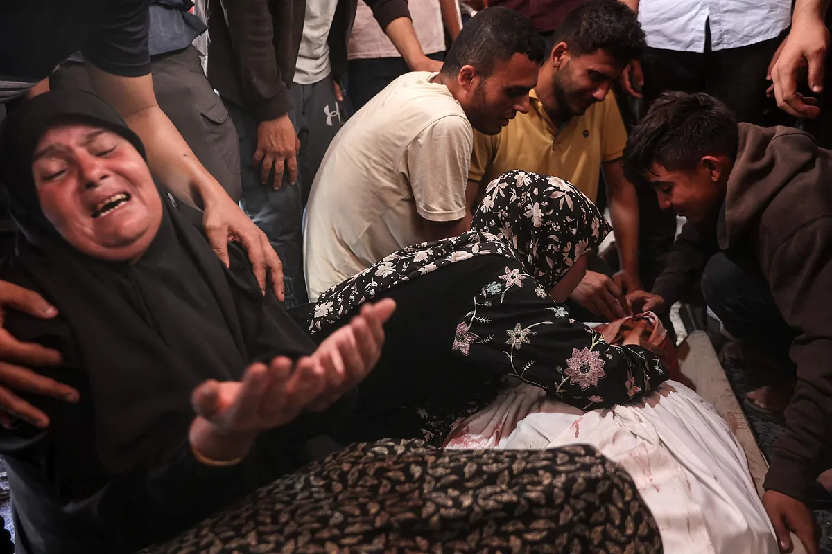 İsrail, dört ölü gazeteciyle bir hastaneye yapılan saldırının bir teröriste karşı olduğunu söylüyor