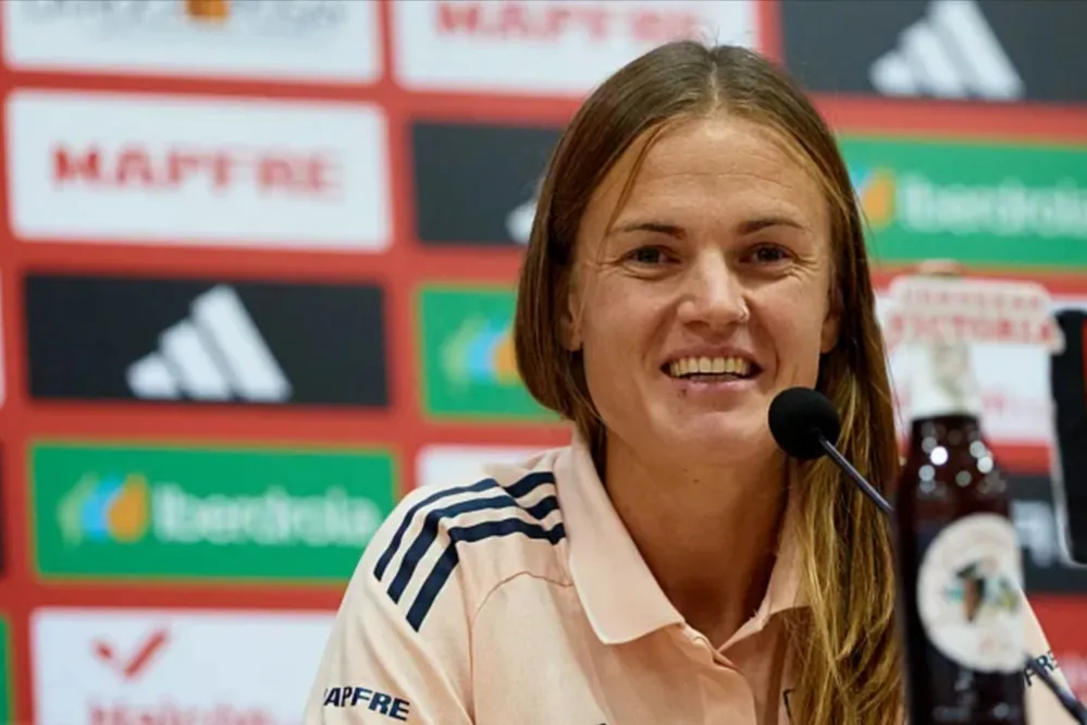 España arropa a Jenni Hermoso: "Lo ha pasado muy mal y ahora tiene una sonrisa permanente por ser parte de la Selección"