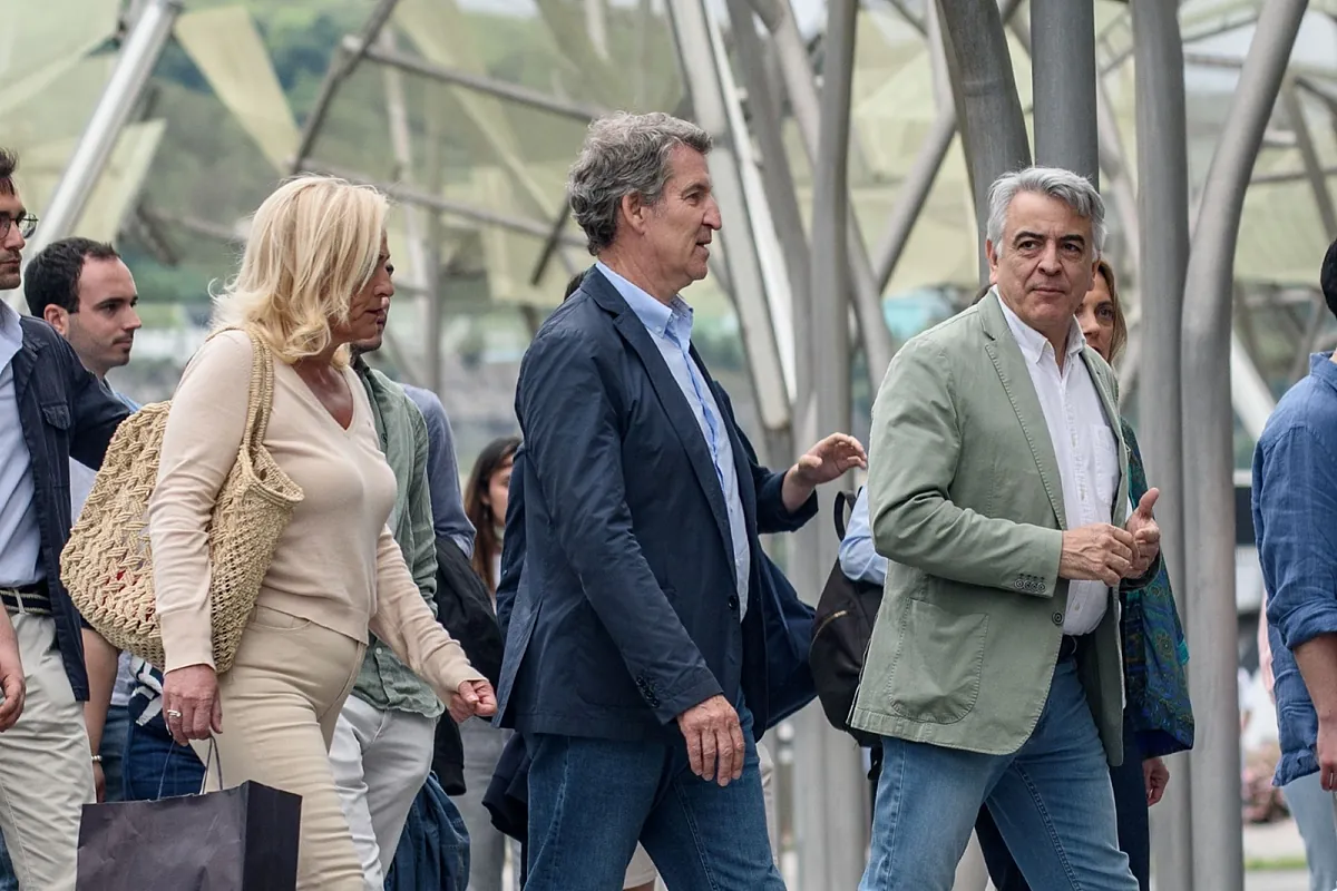 El líder del PP vasco se desmarca de Ayuso en un acto con Feijóo: abre por primera vez un discurso público con un alegato en defensa del euskera