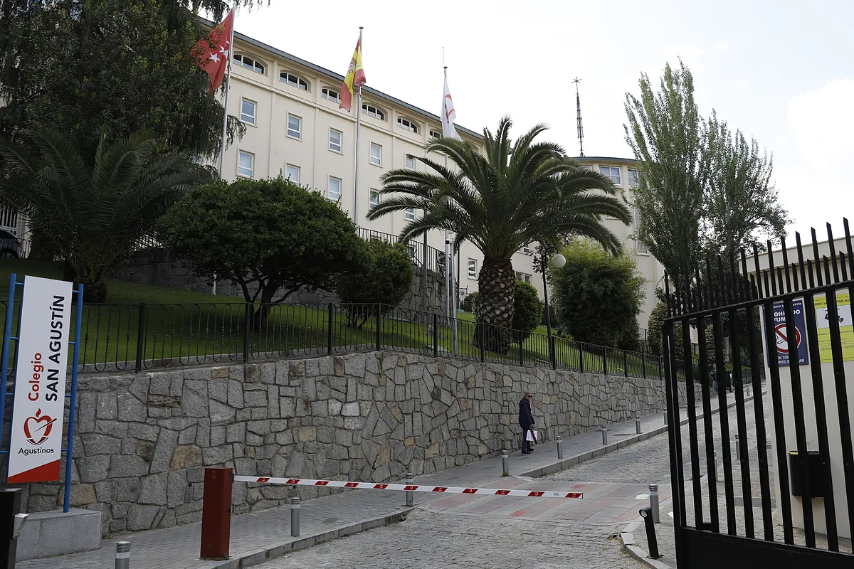 La paradoja del San Agustín: el colegio forma parte de la asociación que ha paralizado el aparcamiento del Bernabéu a la vez que da servicio al estadio como parking los días de partido