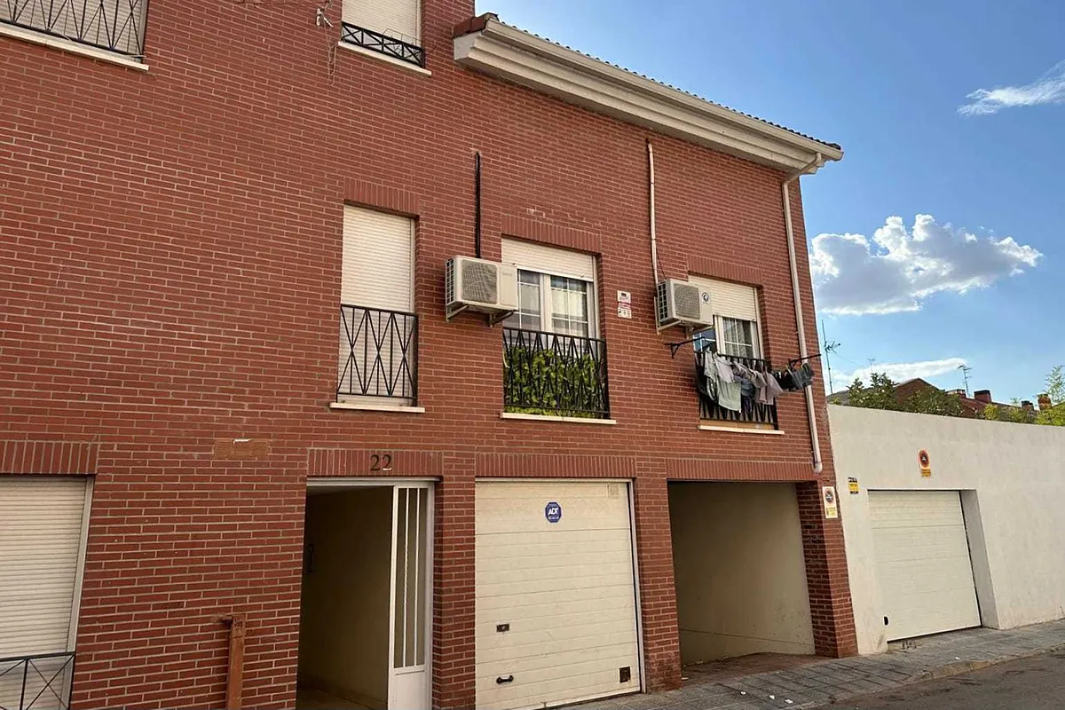 Tensión en el "edificio maldito" de Azuqueca de Henares: okupas violentos, venta de droga y rebelión contra la empresa de desalojos