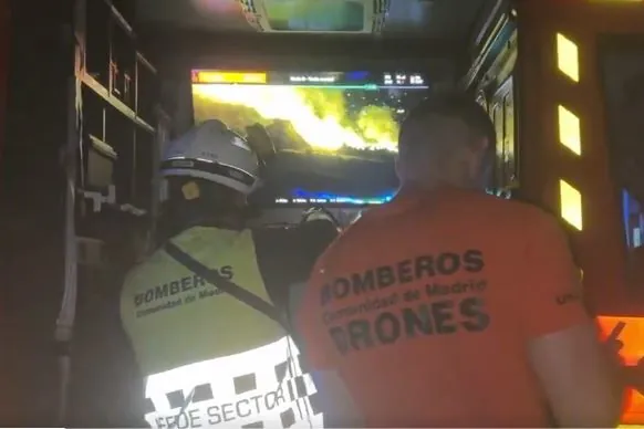 Incendio forestal en Villa del Prado: casas evacuadas y...