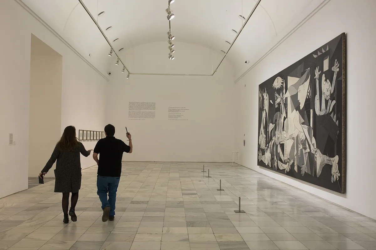 Una protesta de Marea Palestina obliga a desalojar la sala del 'Guernica' del Museo Reina Sofía
