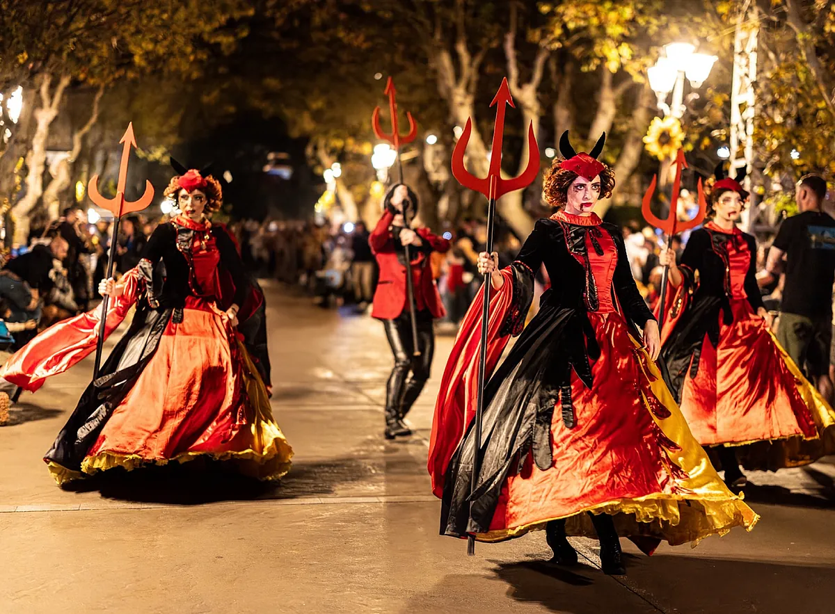 Ya es Halloween en PortAventura: los mejores espectáculos y pasajes del terror entre zombies y montañas rusas