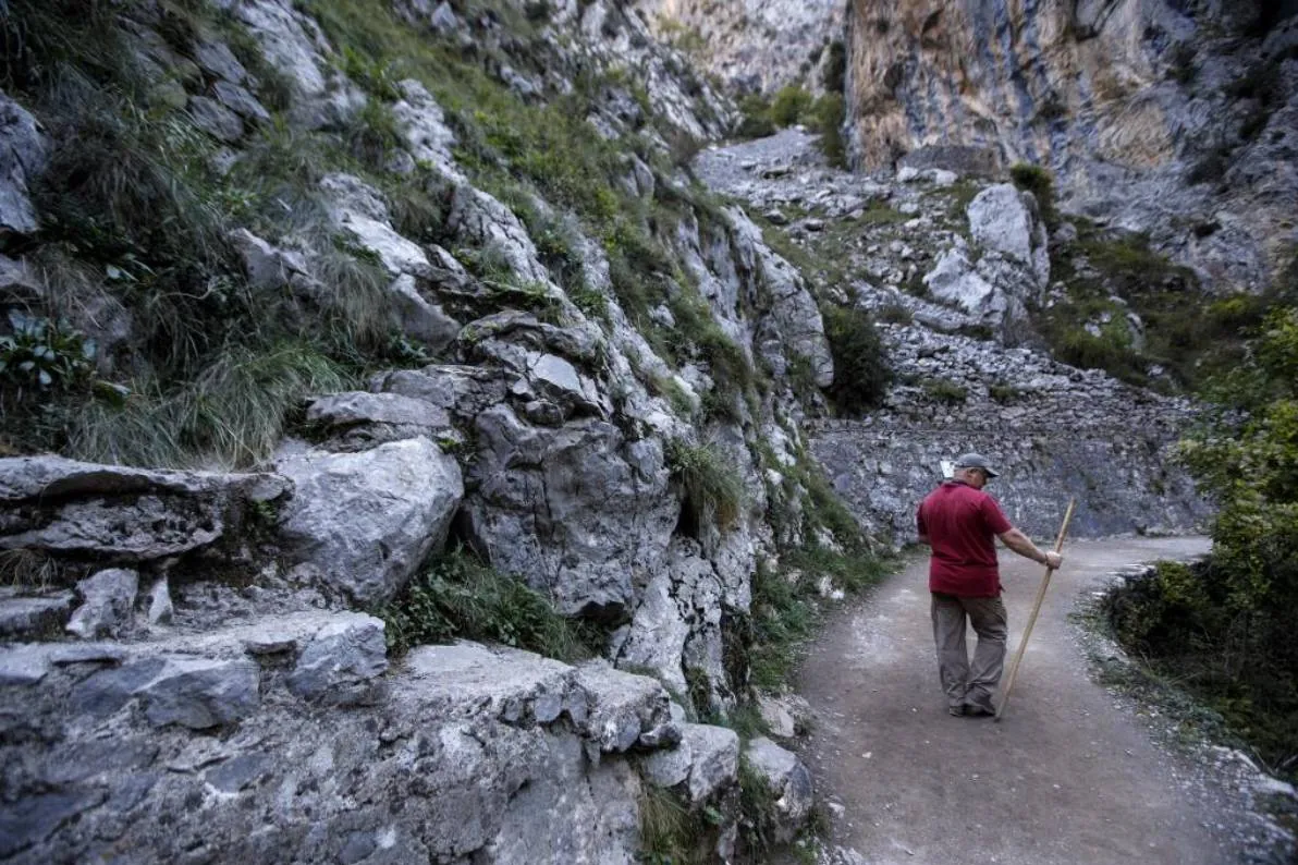 Muere una joven alemana de 29 años tras caer de una altura de 50 metros en la ruta del Cares (Asturias)