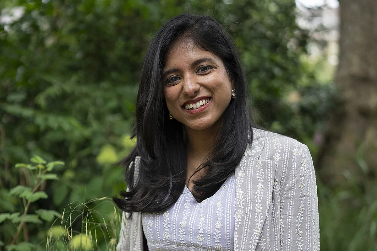 Madhumita Murgia, la periodista que desvela la cara invisible de la IA: "El temor a las nuevas tecnologías está justificado, pero es pasajero"