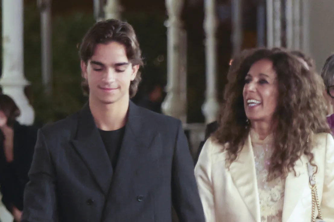 Pedro Antonio, el casi anónimo hijo de Rosario Flores: también artista y "feliz, muy feliz" con la hija de la cantante Alba Molina
