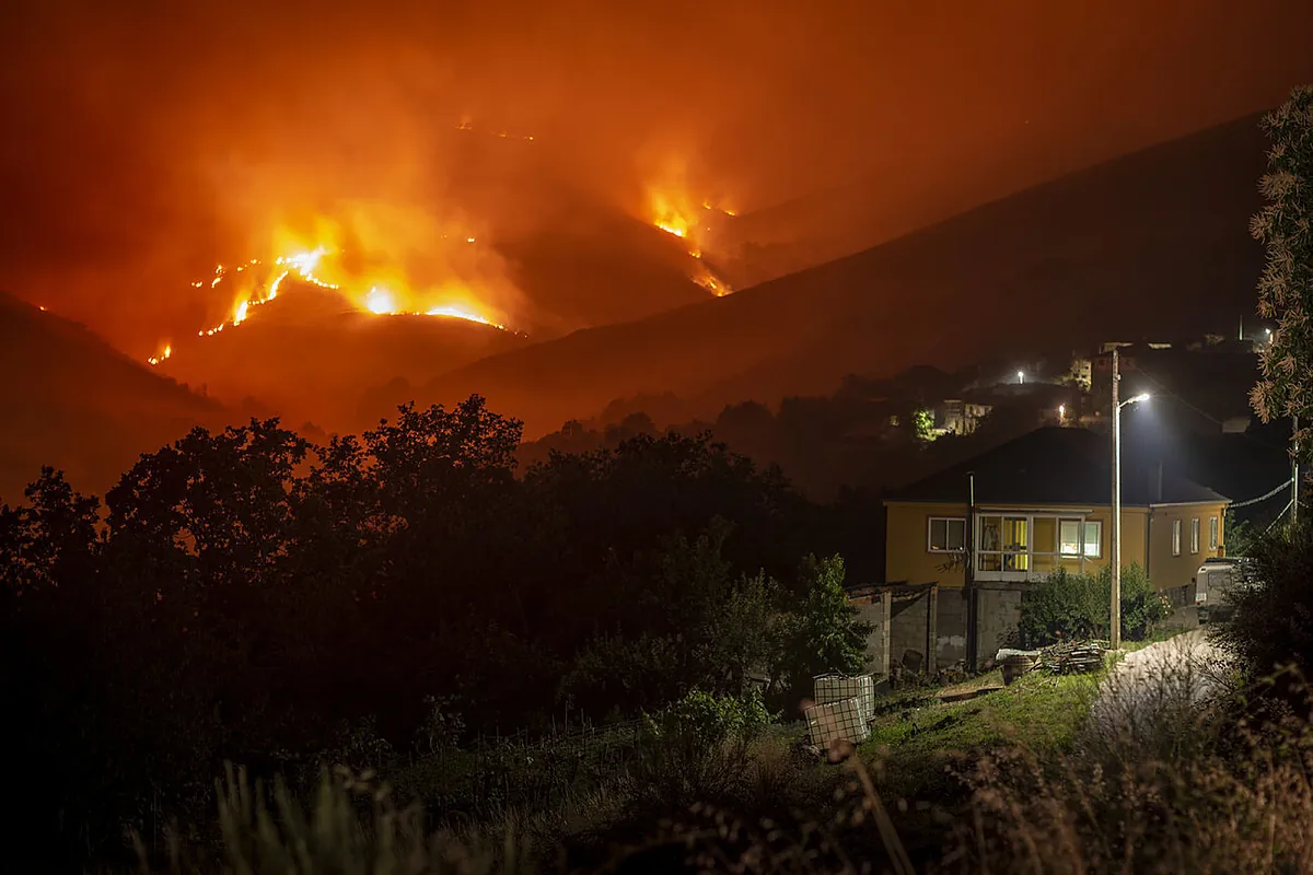 Situación  muy complicada  por los incendios en Galicia, donde se extinguen entre 30 y 35 diarios