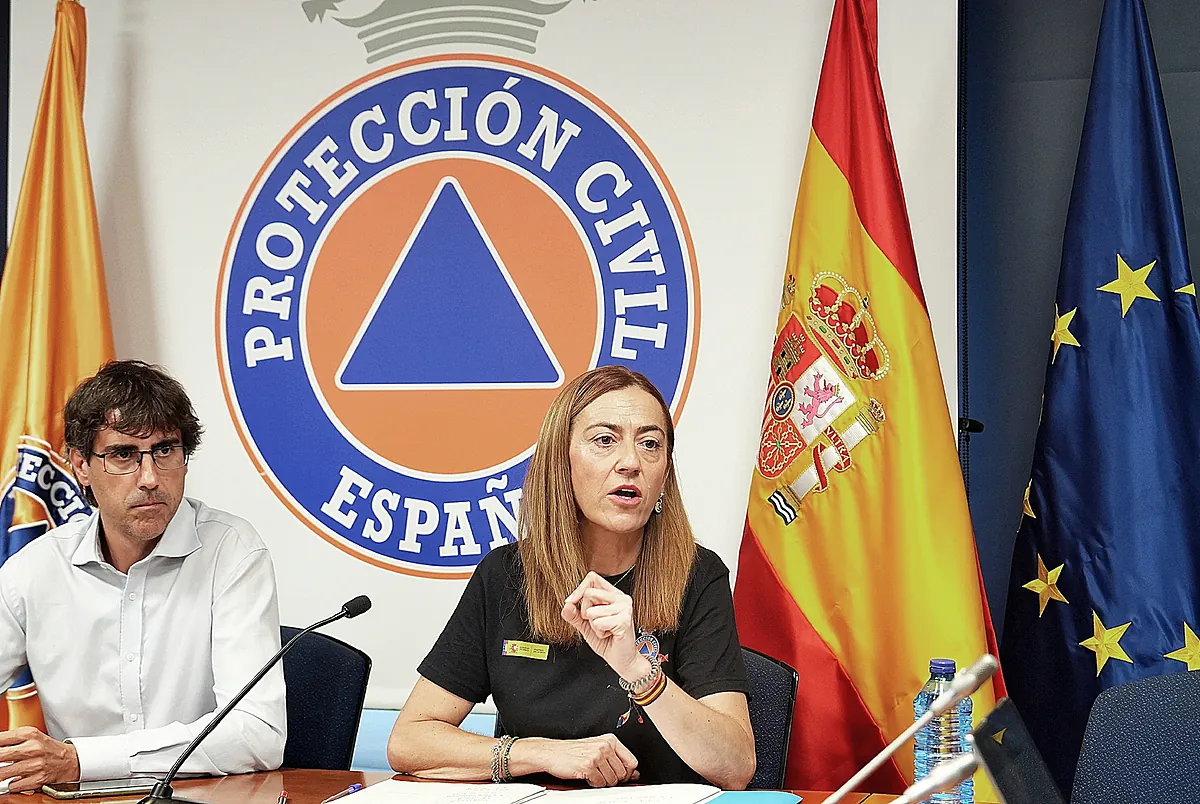 El Gobierno ridiculiza a los presidentes del PP bajo la bandera de Protección Civil:  ¿Dónde van los bomberos? 