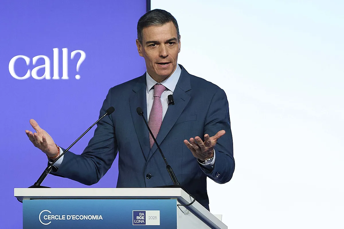 Sánchez dice que sigue buscando las razones del apagón "con prudencia y rigor" y reivindica que el Ibex subió un 1,16% en abril