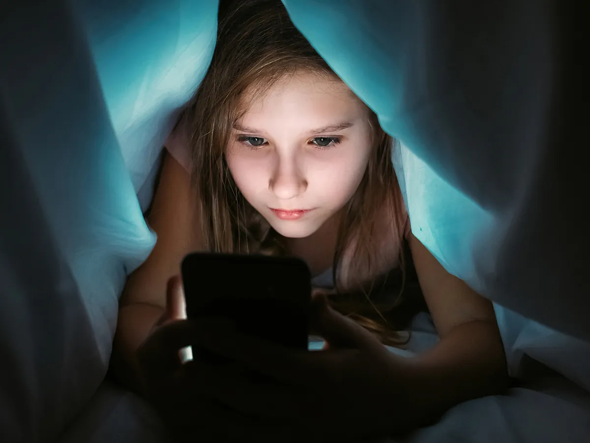 Gloria R. Ben, psicóloga, sobre la barra libre de pantallas de los adolescentes en verano y el vamping digital: "Si dejamos el plan détox para el último día antes de las clases, el mono será mayor"
