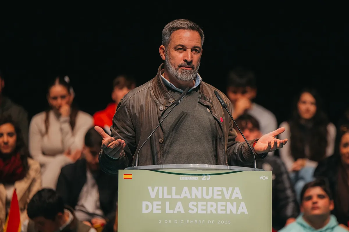 Abascal critica el encuentro entre Feijóo y Page:  Si no impulsan una moción de censura, están estafando a los españoles 