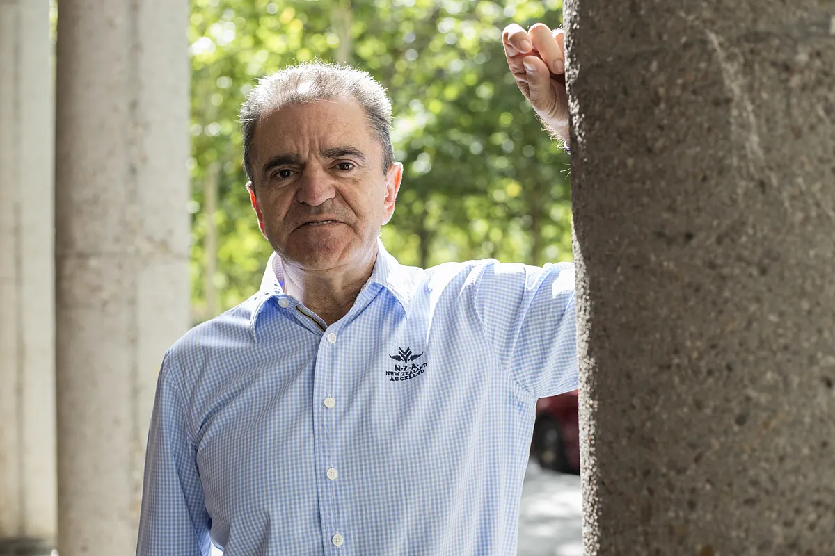 José Manuel Franco, el senador socialista que se ríe con las derechas de su apellido: "Les digo que se vienen arriba cuando me llaman Franco"