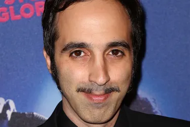 Nayib, el desconocido hijo de Emilio y Gloria Estefan: cineasta, dueño de un autocine y padre de un niño también artista