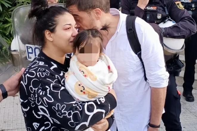 La Plataforma de Afectados por la Hipoteca no evita el desahucio de una familia con tres hijos menores de una vivienda social de la Comunidad