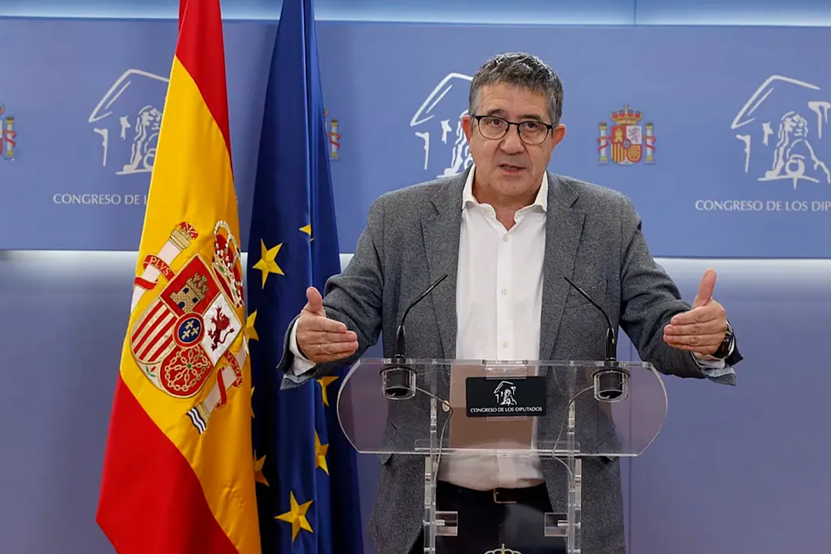 Patxi López la lía y el PSOE tiene que corregir sus palabras: "El Congreso paga en metálico"