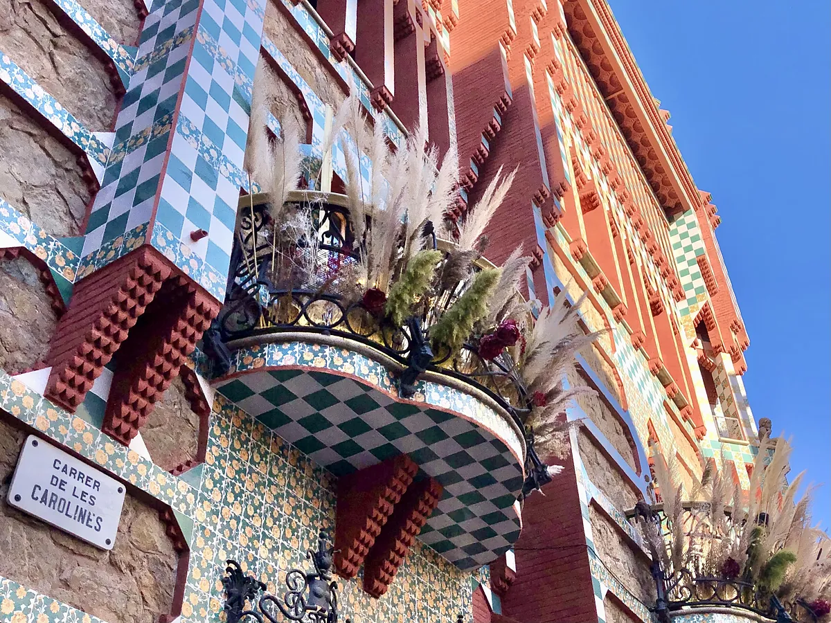 Del Colegio de las Teresianas a la Cripta de la Colonia Güell: así son las 11 obras de Gaudí en Barcelona y que no todos conocen