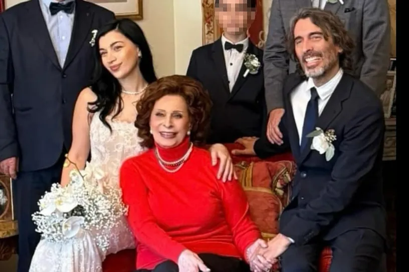 Sofía Loren reaparece en la boda de su hijo Carlo Ponti Jr. con la entrenadora de fitness georgiana Mariam Sharmanashvili, a la que conoció por las redes sociales