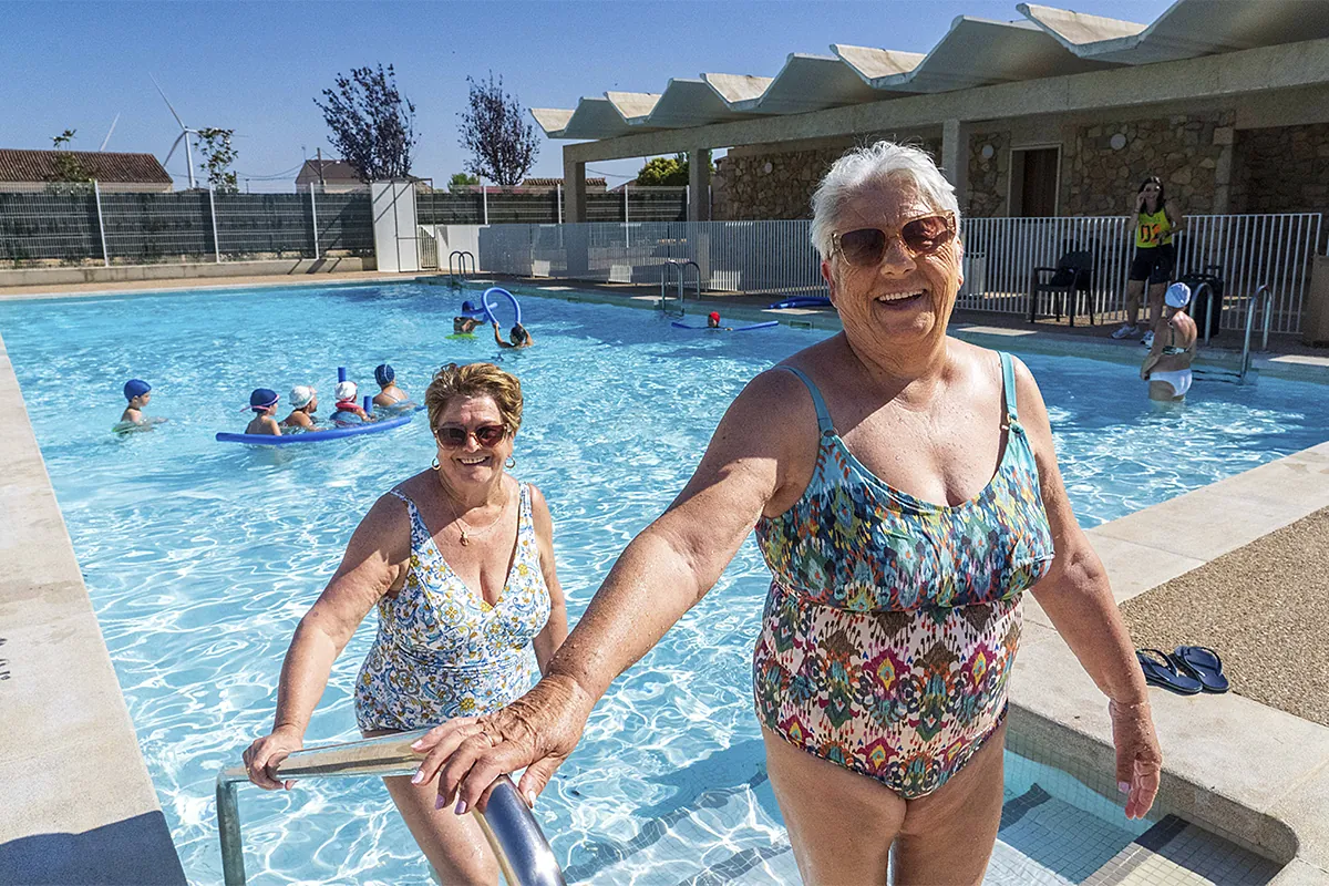 La mejor piscina de Europa está en un pueblo de 326 habitantes: "Me dicen que he conseguido que vuelvan los nietos"