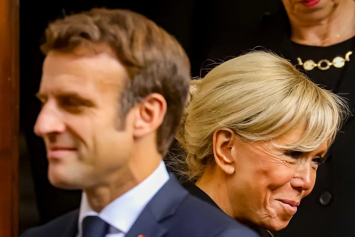 Macron presentará "pruebas científicas y fotográficas" en EEUU para demostrar que su esposa Brigitte es una mujer