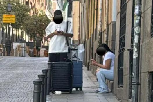 Detenido en Madrid un joven por robar y violar a un hombre mediante sumisión química: la policía sospecha que hay más víctimas