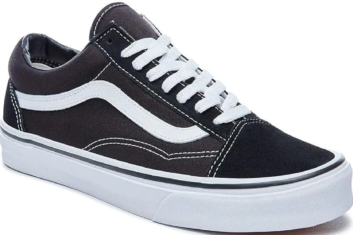Los grandes chollos del día en Amazon: una camiseta Puma por 12 euros, unas zapatillas Vans con descuentazo, una radio portátil por 7 euros...